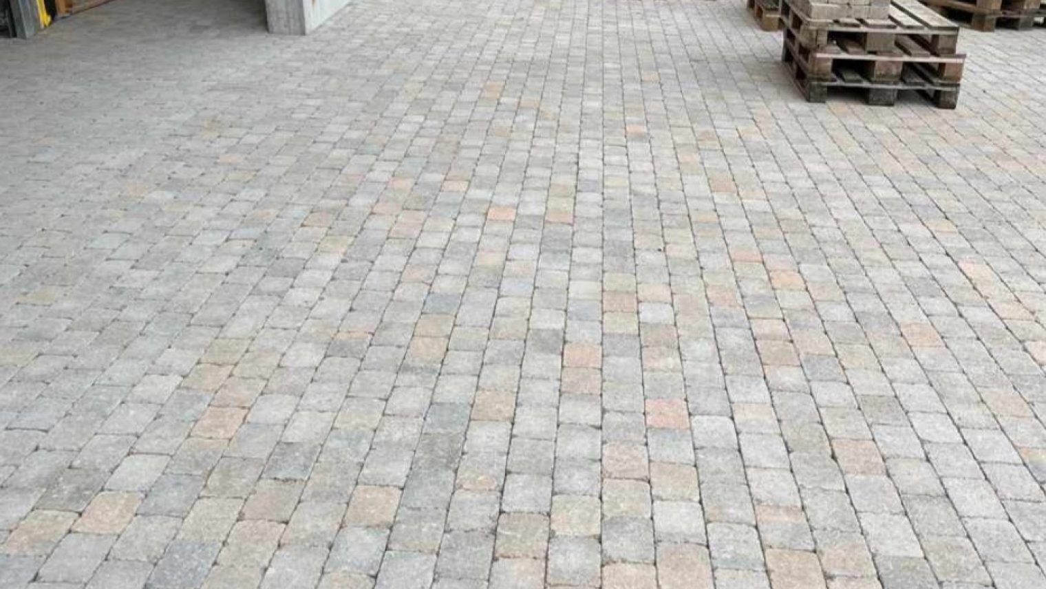 Steinboden Vorplatz Teil